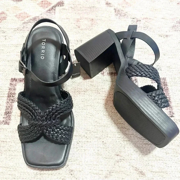 NWT Torrid • Black Crisscross Platform Heel Sandal Size 10.5 Wide Width - Picture 12 of 15